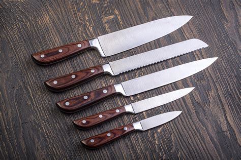 Is High Carbon Stainless Steel Good for Knives and Why Do Some Chefs Prefer Butter Knives for Steak?