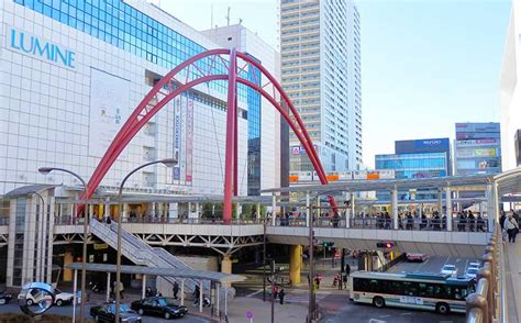 東京駅から立川駅：都市のリズムと郊外の静けさの交差点